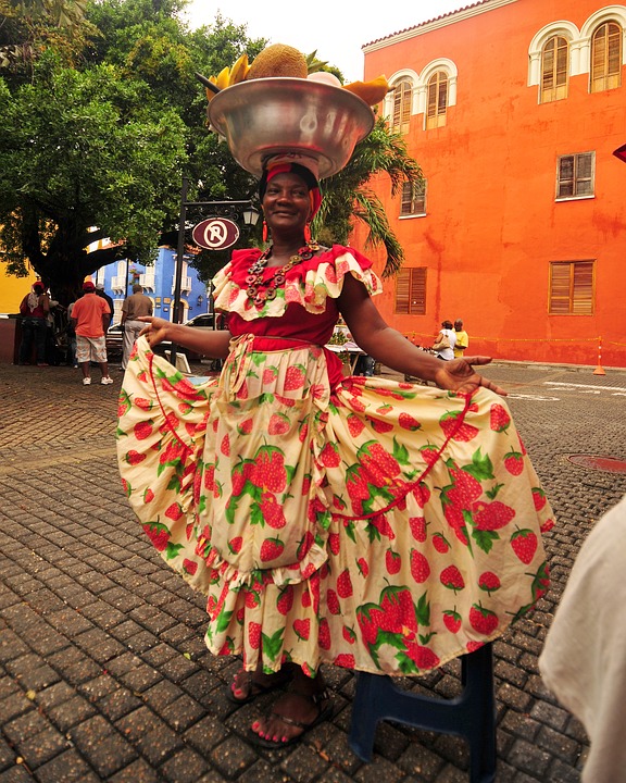 cumbia colombiana, et les costumes colorés des Palenqueras