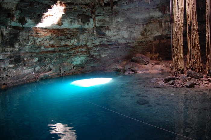 cenote-280253_960_720.jpg