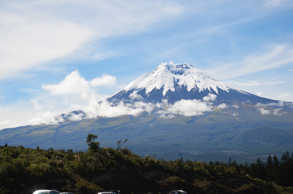 cotopaxi-2702566_960_720.jpg