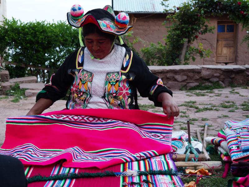 Jour 12 : Les trésors du lac Titicaca : les îles Uros, l'île Amantani et nuit chez l'habitant